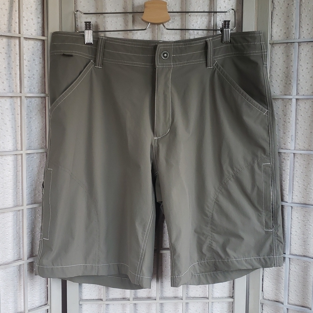 Kuhl olive green cargo mens shorts size 38
